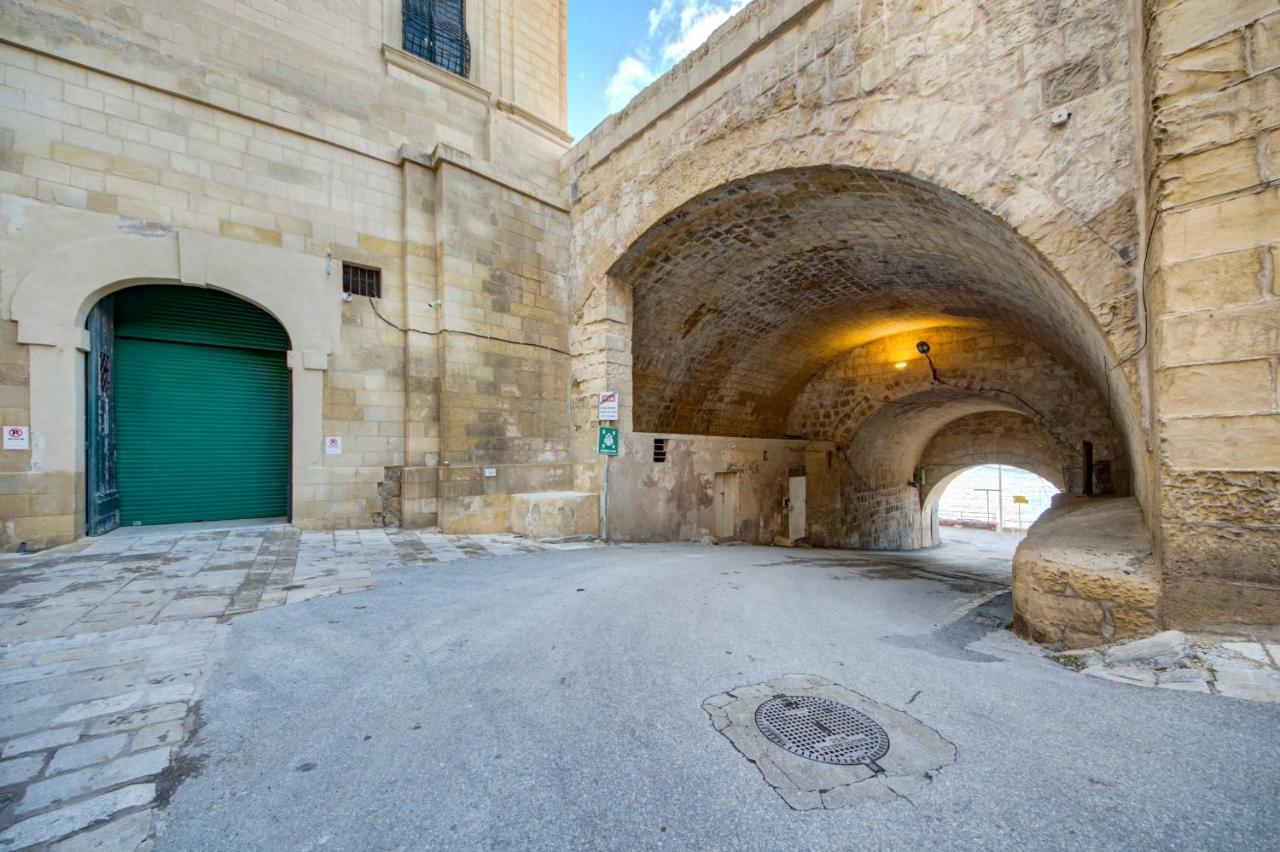 Sally Port 29 Валетта Экстерьер фото